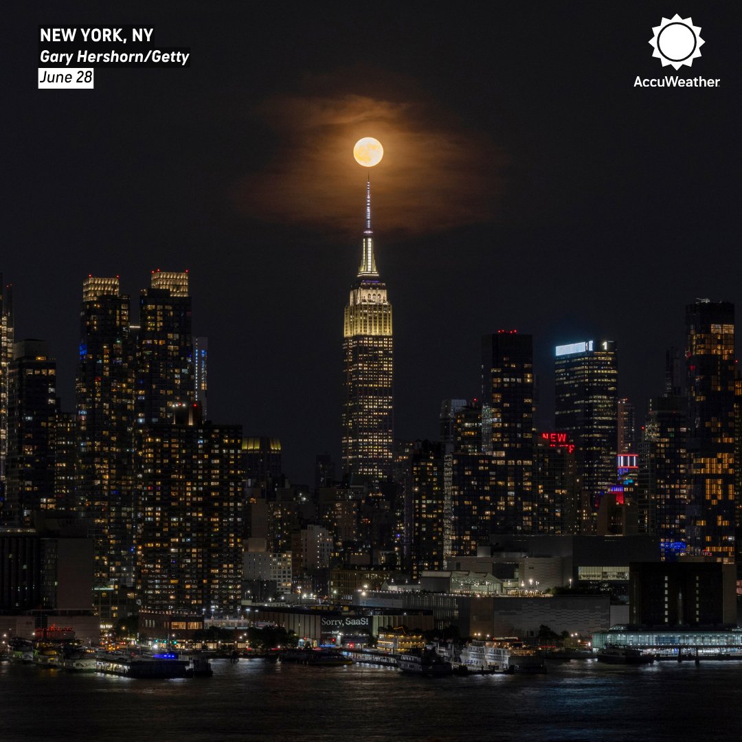 accuweather's tweet photo. A closer look at June's breathtaking Strawberry Moon 🌕🍓 Did you catch it? https://t.co/JDYYJvcp64