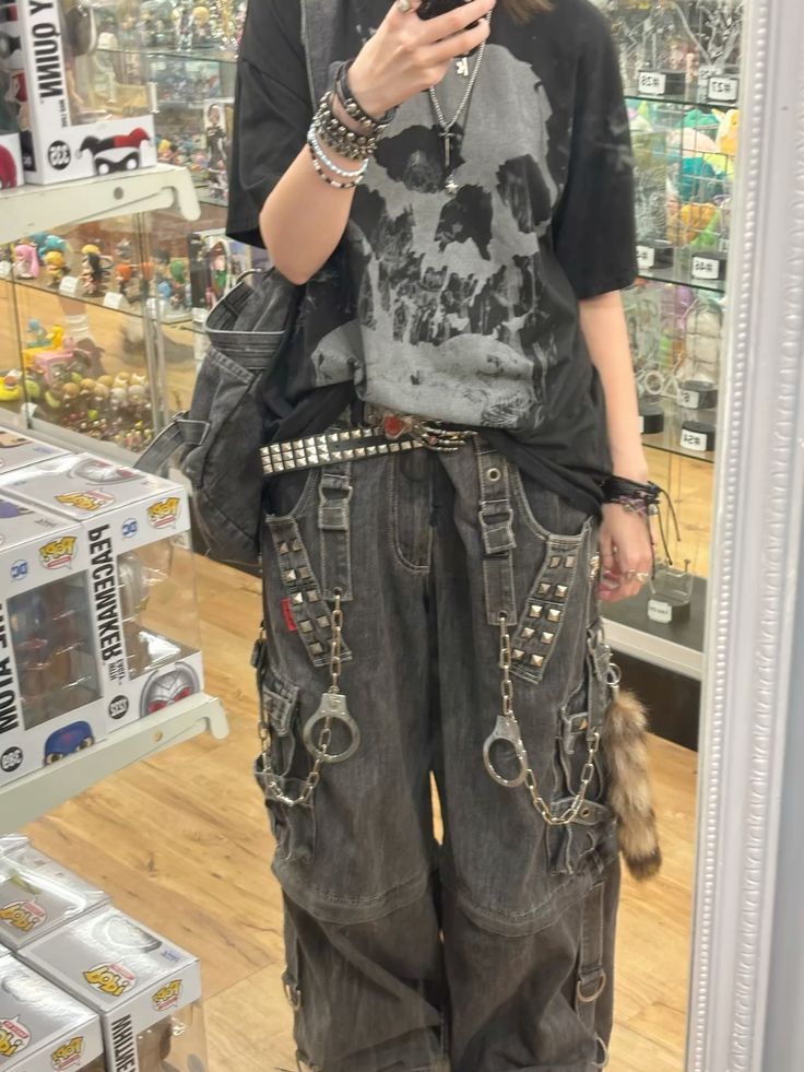 paranoidiomatic's tweet photo. ᯓ★ how pinterest sees me !!
- idol
- outfit
- dessert
- song https://t.co/nIlSCBB2lC