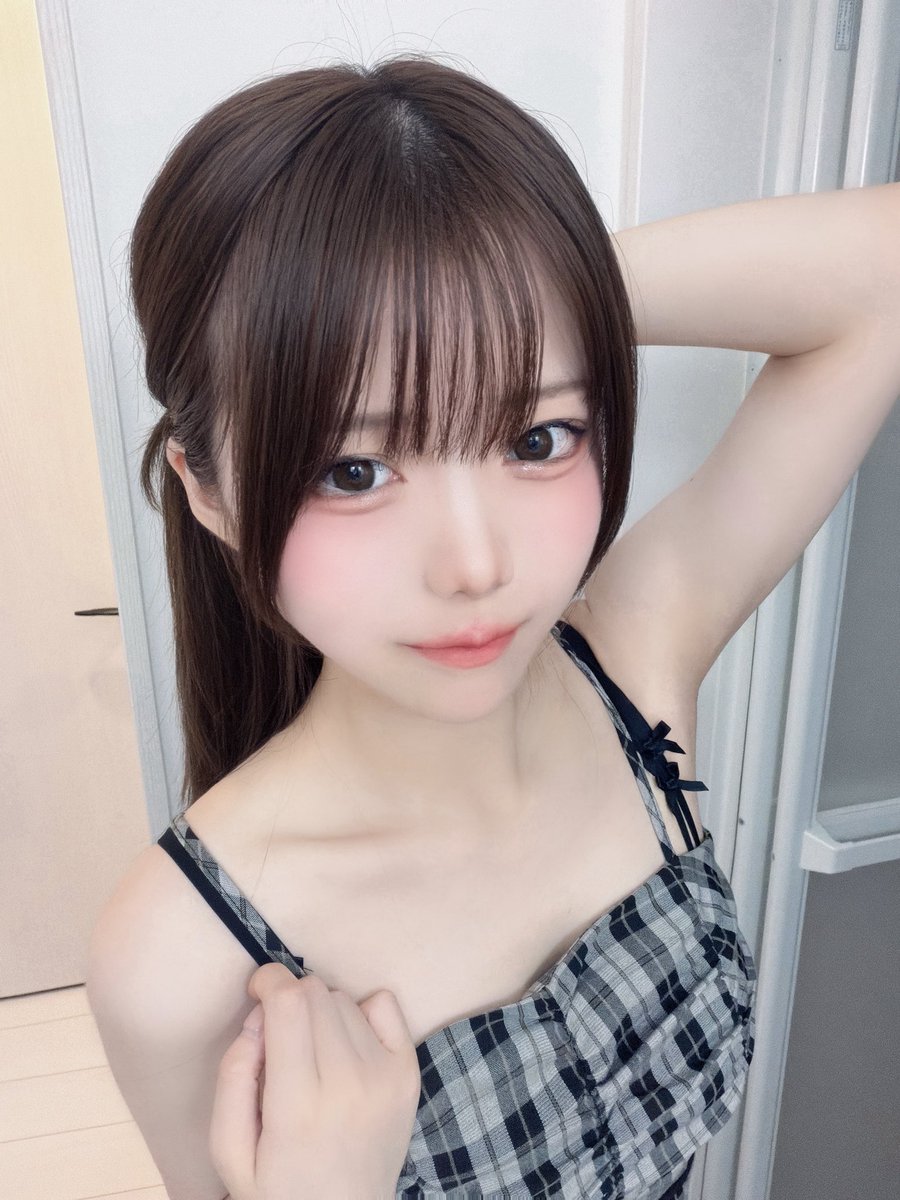 1lqngel's tweet photo. 今日の髪型何がいいか聞いてくるお姉さん https://t.co/kv2bJ1DUwj