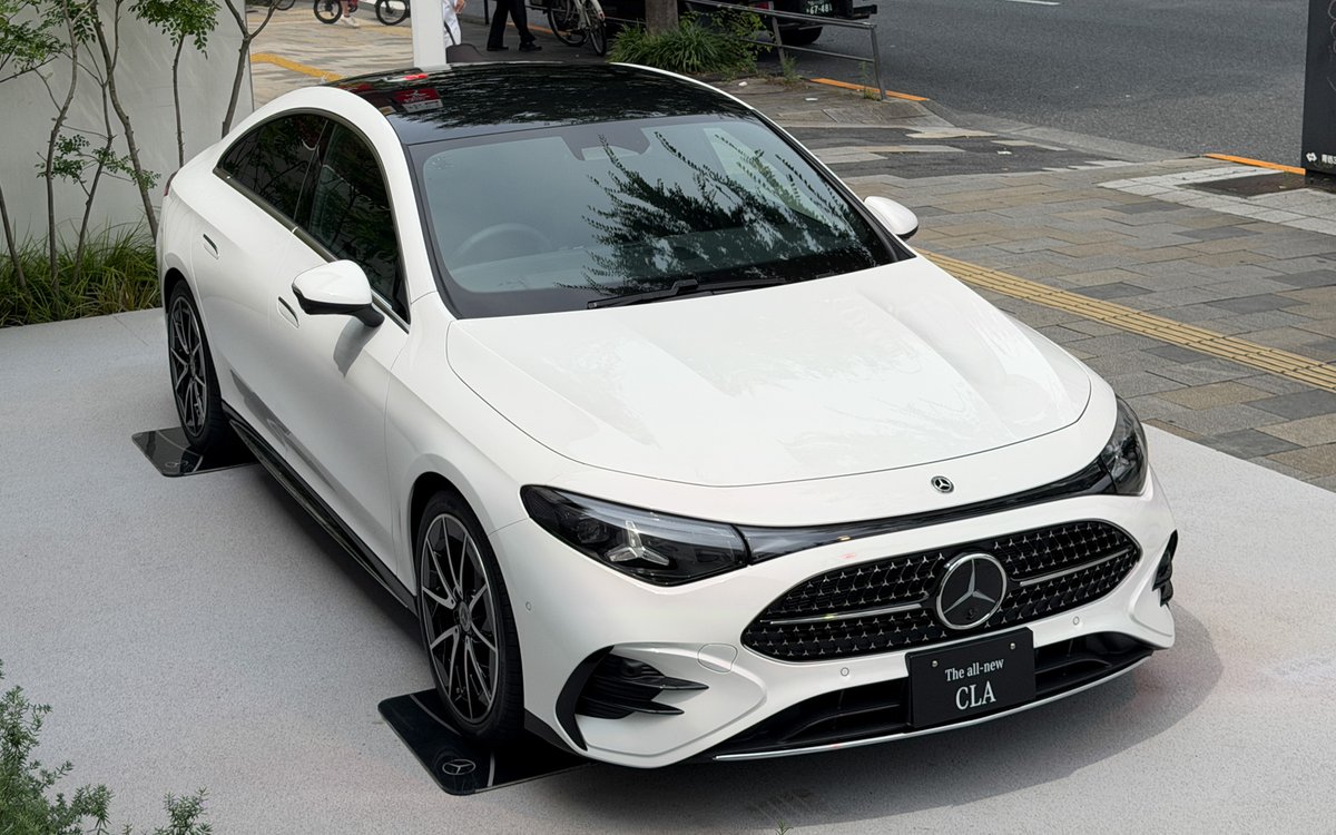 Mercedes-Benz Life tweet media
