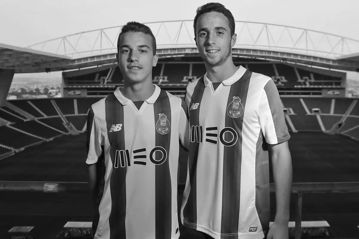 ActuCR7_'s tweet photo. 🚨 Le Portugal 🇵🇹 affrontera la Croatie 🇭🇷 dans la nuit du 2 au 3 juillet 2026.

Une date lourde de sens car le 3 juillet marquera les 1 an du décès de Diogo Jota et de son frère André Silva. 😔🕊️ https://t.co/9hhKnGloIY
