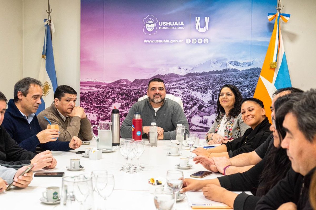 MandatosTDF's tweet photo. VUOTO GARANTIZÓ EL PAGO DEL ÚLTIMO TRAMO DEL AUMENTO SALARIAL Y LO INFORMÓ A LOS GREMIOS MUNICIPALES
NOTA COMPLETA ⬇️⬇️⬇️⬇️
https://t.co/3sBkP0xFnW https://t.co/xmU2vgy3G8