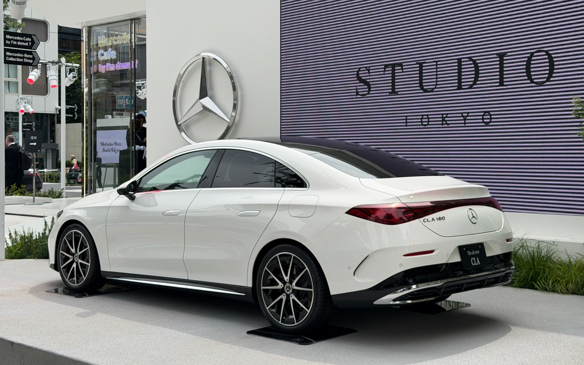 Mercedes-Benz Life tweet media