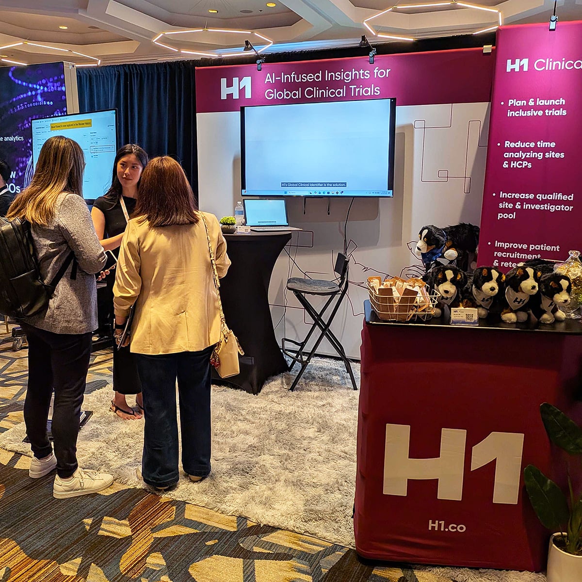 H1com_'s tweet photo. We're at #CTOEastCoast today!

The pressure is on for oncology teams to identify the right sites, investigators &amp; patients for clinical trials. Let us show you how data-driven insights can accelerate startup and enrollment planning.

Stop by Booth 9 for a live 10-minute demo! https://t.co/Fpqjzdt5Uc