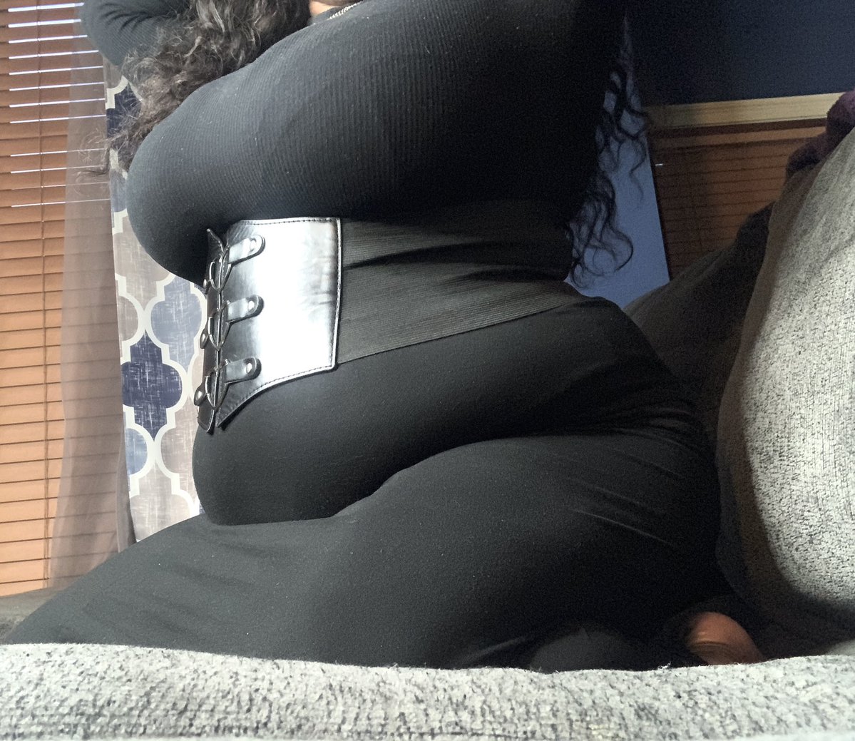 desiringsin's tweet photo. tummy looks too good in this skirt, I couldn’t resist 😏 https://t.co/WTOE5GHgRC
