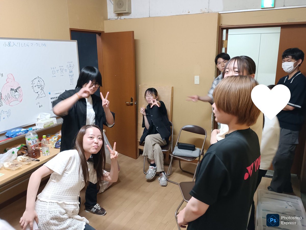 gekidankappa's tweet photo. 【かっぱ小屋入り！】

小屋入り2日目です！各々の仕事に全力で取り組んでいます！
時々の息抜きも大事にしながら駆け抜けていきますよ〜

ご予約はこちらから🍎
https://t.co/HIkyTsq3ha

 #アップル・エンドロール
 #劇団かっぱ https://t.co/MCM7NYYHF4