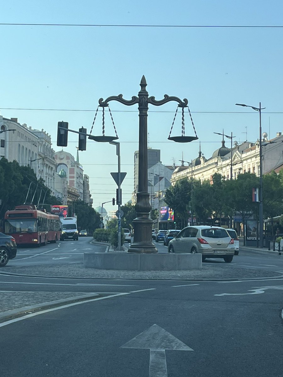 spec_savetnik's tweet photo. Nisu znali za čiope u palati Albanija, ne znaju da Sava plavi Savamalu, da Beograd zavisi od vode na Makiškom polju, ne znaju da je Beograđanima centar grada Knez Mihajlova, a ne Beograd na vodi, ne znaju zašto se Terazije tako zovu... https://t.co/9syGhlWdCB
