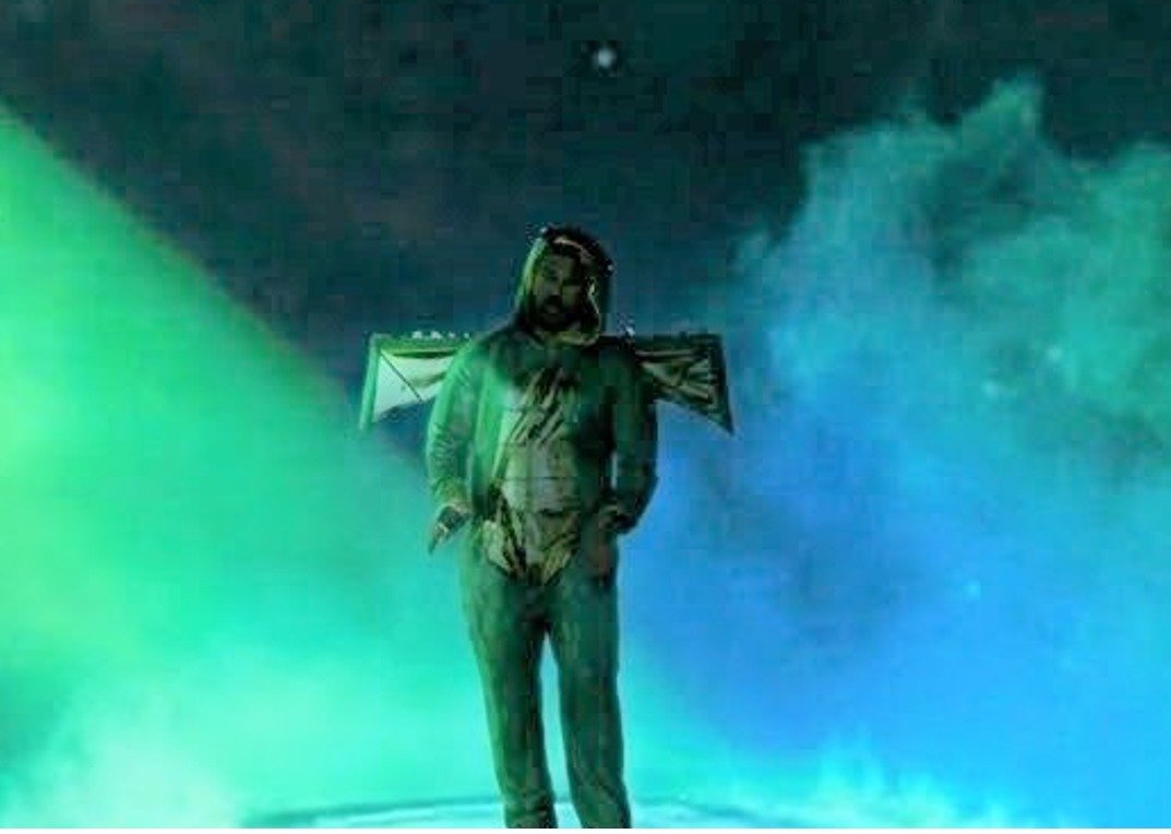 omedia_Iyu's tweet photo. @world_xyz why there's kanye west on your picture? https://t.co/I3VlLbSnzz