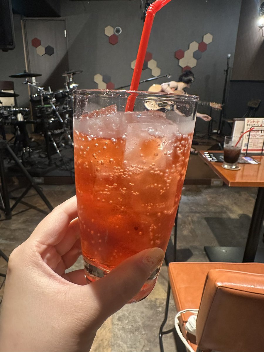 yokiyokiru_n's tweet photo. 無事に着いて
激推しの すみたろう。と笛木さん
の最高な歌聞けました😊🎶✨️

保谷駅に着いたら 前に笛木さんが
いて運命を感じてましたꉂ🤣w
(勝手に感じるなw) https://t.co/sHeu3LNWsa