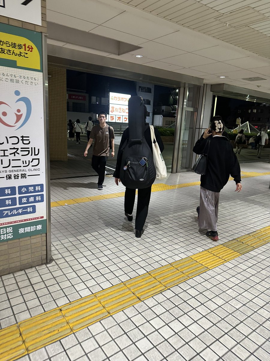 yokiyokiru_n's tweet photo. 無事に着いて
激推しの すみたろう。と笛木さん
の最高な歌聞けました😊🎶✨️

保谷駅に着いたら 前に笛木さんが
いて運命を感じてましたꉂ🤣w
(勝手に感じるなw) https://t.co/sHeu3LNWsa