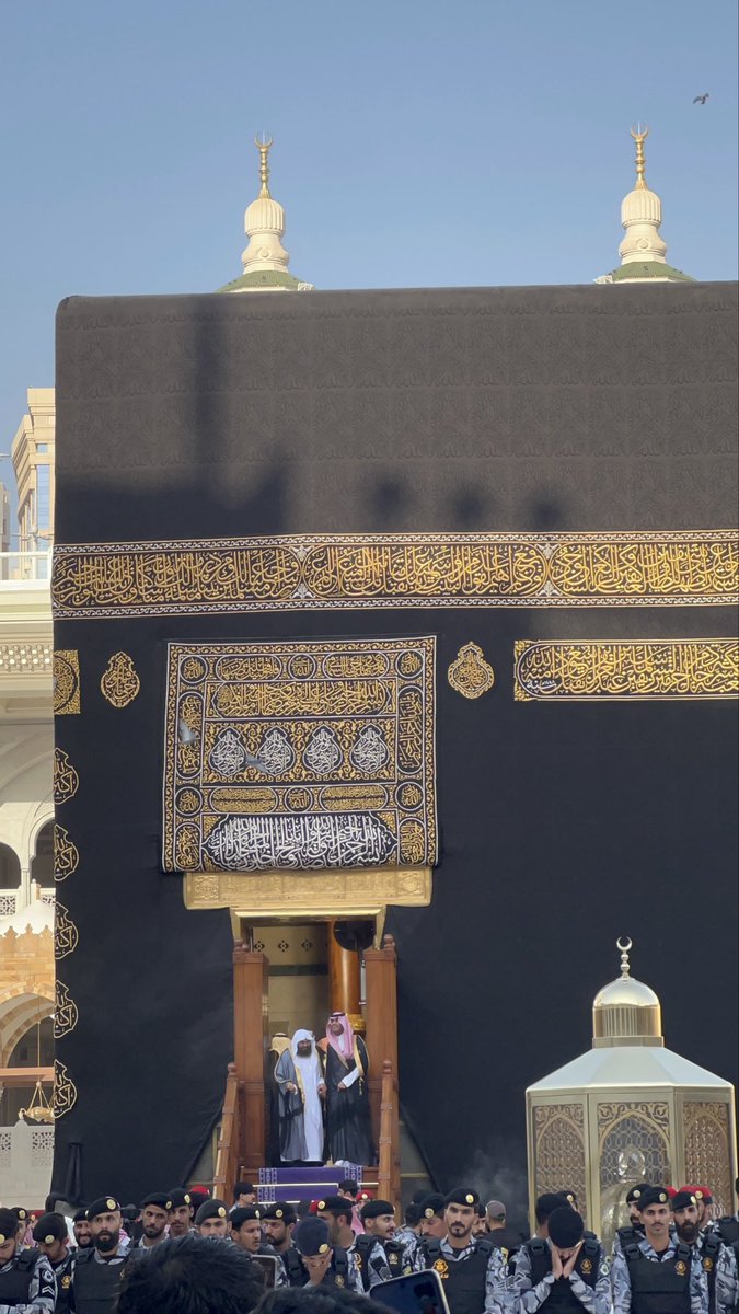 theholymosques's tweet photo. Sheikh Sudais pictured during the Ghusl Kabah ceremony today.. https://t.co/DTO5O2UmZM