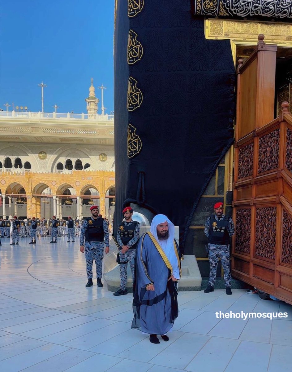 theholymosques's tweet photo. Sheikh Sudais pictured during the Ghusl Kabah ceremony today.. https://t.co/DTO5O2UmZM