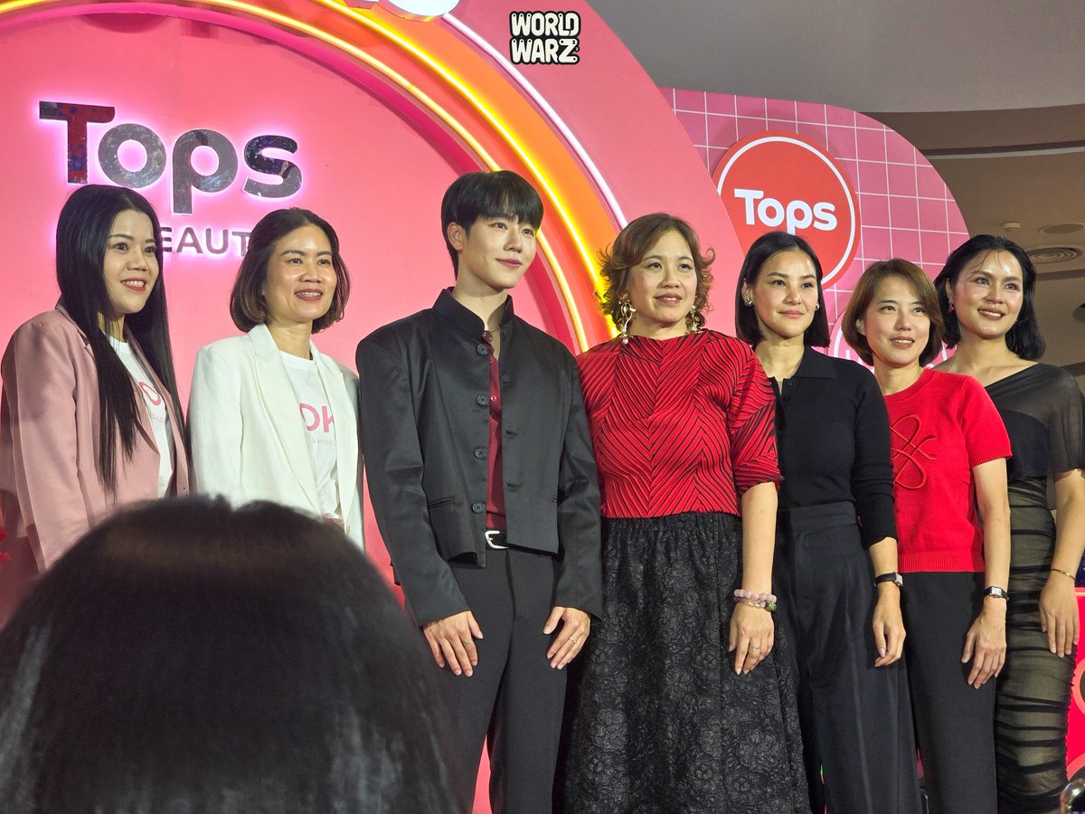 worldwwar_z's tweet photo. ขอขอบคุณทาง TSUBAKI และ Tops มากๆ นะคะ ที่เชิญวอร์ วนรัตน์ มาร่วมงานในครั้งนี้ ดีใจและประทับใจมากๆ ที่ได้เห็นวอร์ร่วมเป็นส่วนหนึ่งของกิจกรรมดีๆ บรรยากาศในงานอบอุ่นและเต็มไปด้วยความสุข ขอบคุณทีมงานทุกฝ่ายที่ตั้งใจจัดงานออกมาอย่างน่ารักและดูแลแฟนๆ เป็นอย่างดีนะคะ หวังว่าจะได้ร่วมงานดีๆ แบบนี้อีกในอนาคตค่ะ 💖 

#TSUBAKIxWarwanarat
TOPS TH x TSUBAKI x WAR
#warwanarat @warwanarat 
W.Wanarat #หยิ่นวอร์