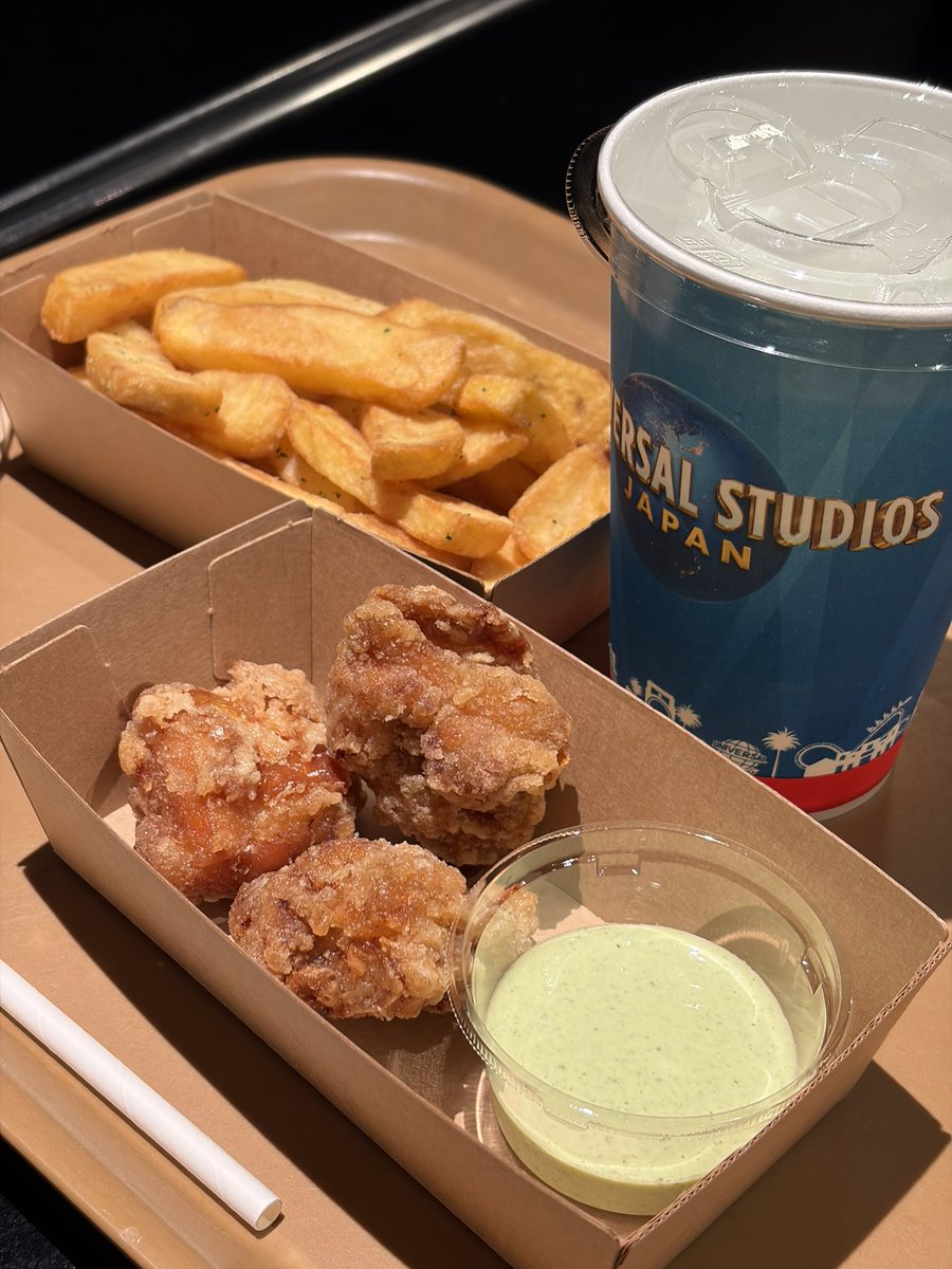 chi_kabon's tweet photo. 19時から１時間だけユニバいってきた。
久々に食べれてよかった🥰

#USJファン https://t.co/H3S8snDnCo