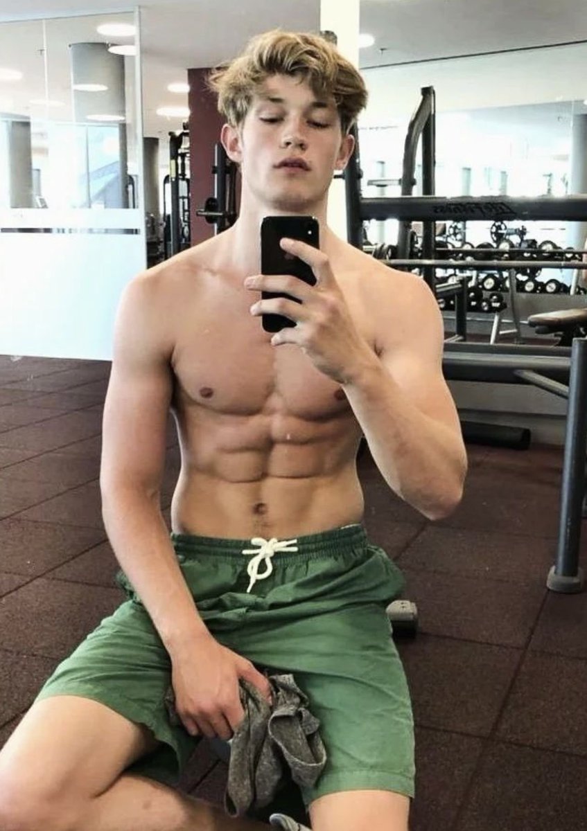 _violetessence's tweet photo. Terminar de entrenar se siente tan agotador como enérgico, una ducha y listo para aguantar todo el resto del día ! https://t.co/Nyc7KzpSFF