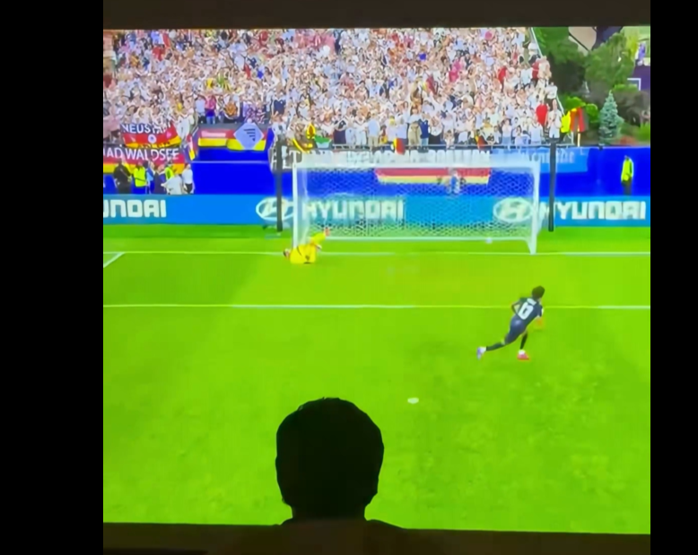 i6odasmk's tweet photo. @nocontextfooty gol! https://t.co/a2yufRdrXp
