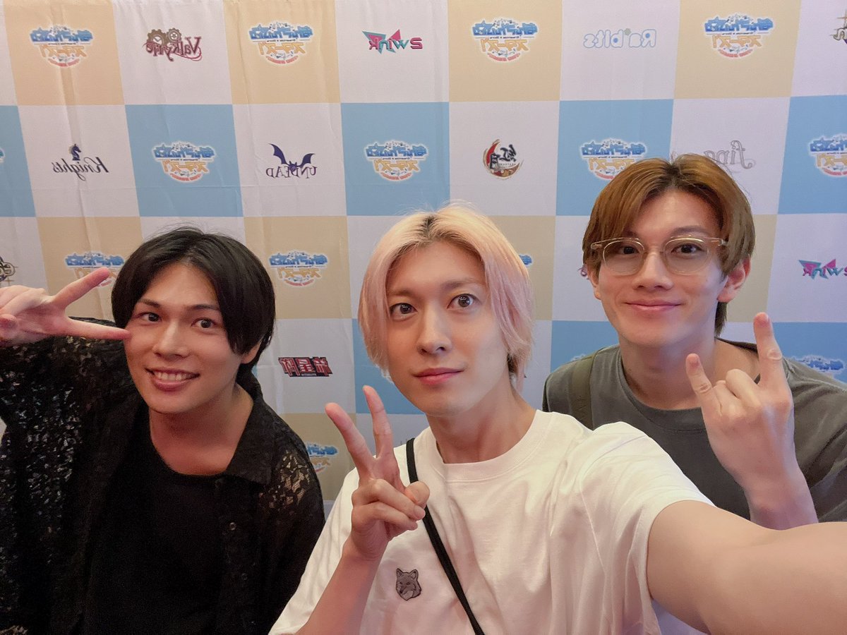 IKKEI_YAMAMOTO's tweet photo. 『あんさんぶるスターズ！THE STAGE』
-Requiem from Knights-

本日観劇してきましたー✨

最高に楽しい時間だ！！！
ペンライト振って！
ファンサもらって！

これから見る人も！最高に盛り上がりましょーう🫰 https://t.co/tyFnFVPS8y