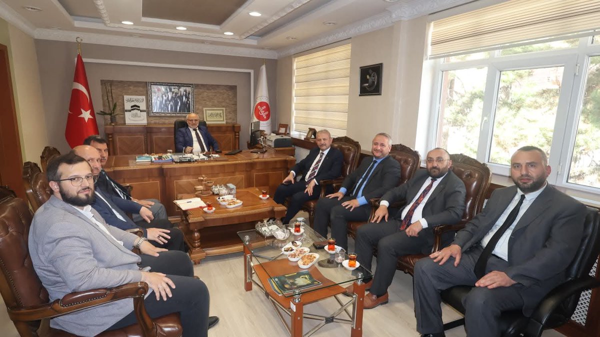 HayriErenay's tweet photo. Gümüşhane Eğitime Destek Platformu Toplantısını İl Müftülüğümüz Toplantı Salonunda, TDV Genel Başkan Yardımcısı Recep Şükrü Balkan'ın başkanlığında gerçekleştirdik. 

@DIBSafiArpagus @aidemir @74Fethi @IsliyenDr @Cevdet_Atay https://t.co/qB66M06uCx