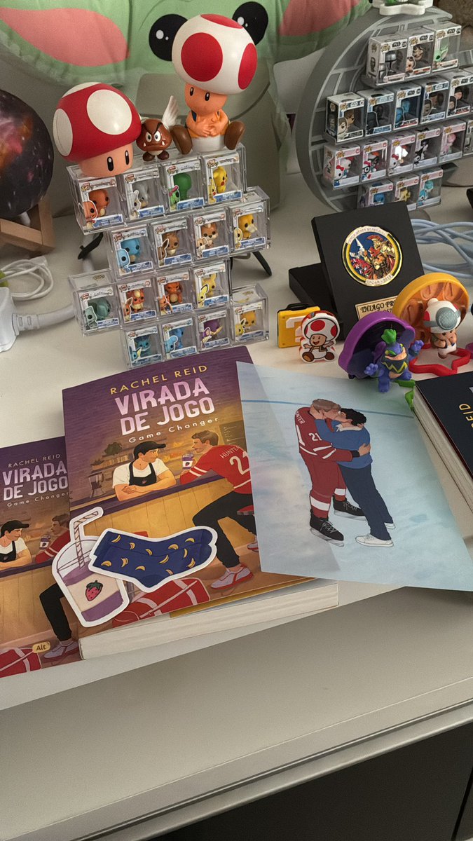 thiagofzangs's tweet photo. Chegou o livro + brindes de game changer da @editoraalt 👨‍❤️‍💋‍👨 https://t.co/DTiIcNmRik