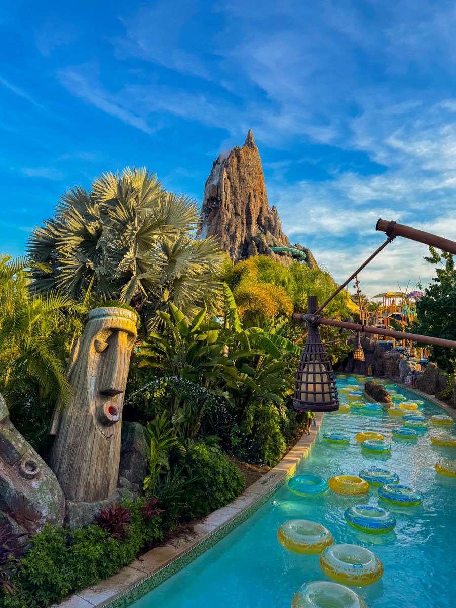 UniversalORL's tweet photo. We'll be taking our morning commute in a float from now on. 🌊 https://t.co/8KtG7f5osW
