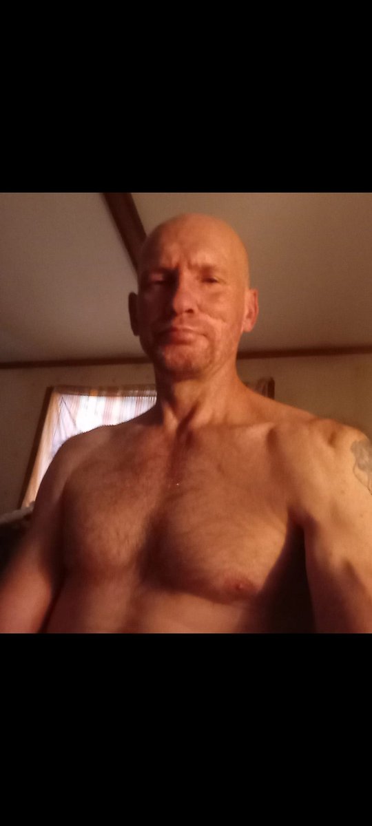 johnso24356's tweet photo. Bet everyone just keeps swiping by and nobody says Hi. https://t.co/gdkw7iTSyY