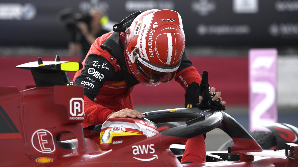 itsnotme_ari's tweet photo. something about carlos and charles at silverstone https://t.co/5bQlWoNIAb