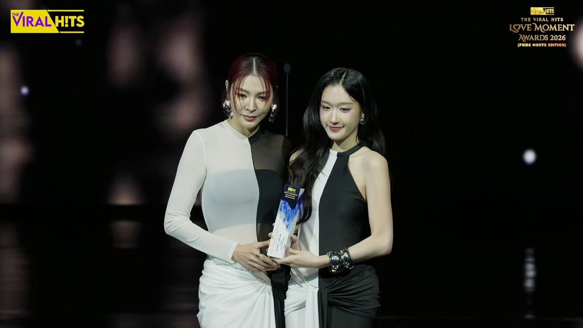 theseriesy_th's tweet photo. ขอแสดงความยินดีกับ "ฝ้าย - อะตอม" ที่ได้รับรางวัลGL COUPLE PEOPLE'S CHOICE AWARD สาขารางวัลคู่ GL ��อดนิยมแห่งมหาชน  จากงานประกาศรางวัล "The Viral Hits Love Moment Awards 2026"

FAYEATOM AT TVHLM AWARDS
#TVHLMA2026xFayeAtom 
#FayeAtom #FayePeraya #AtomPariya #TheViralHits #TheViralHitsLoveMomentAwards2026
#LoveMomentAwards2026
#TheViralHitsLineUp2026