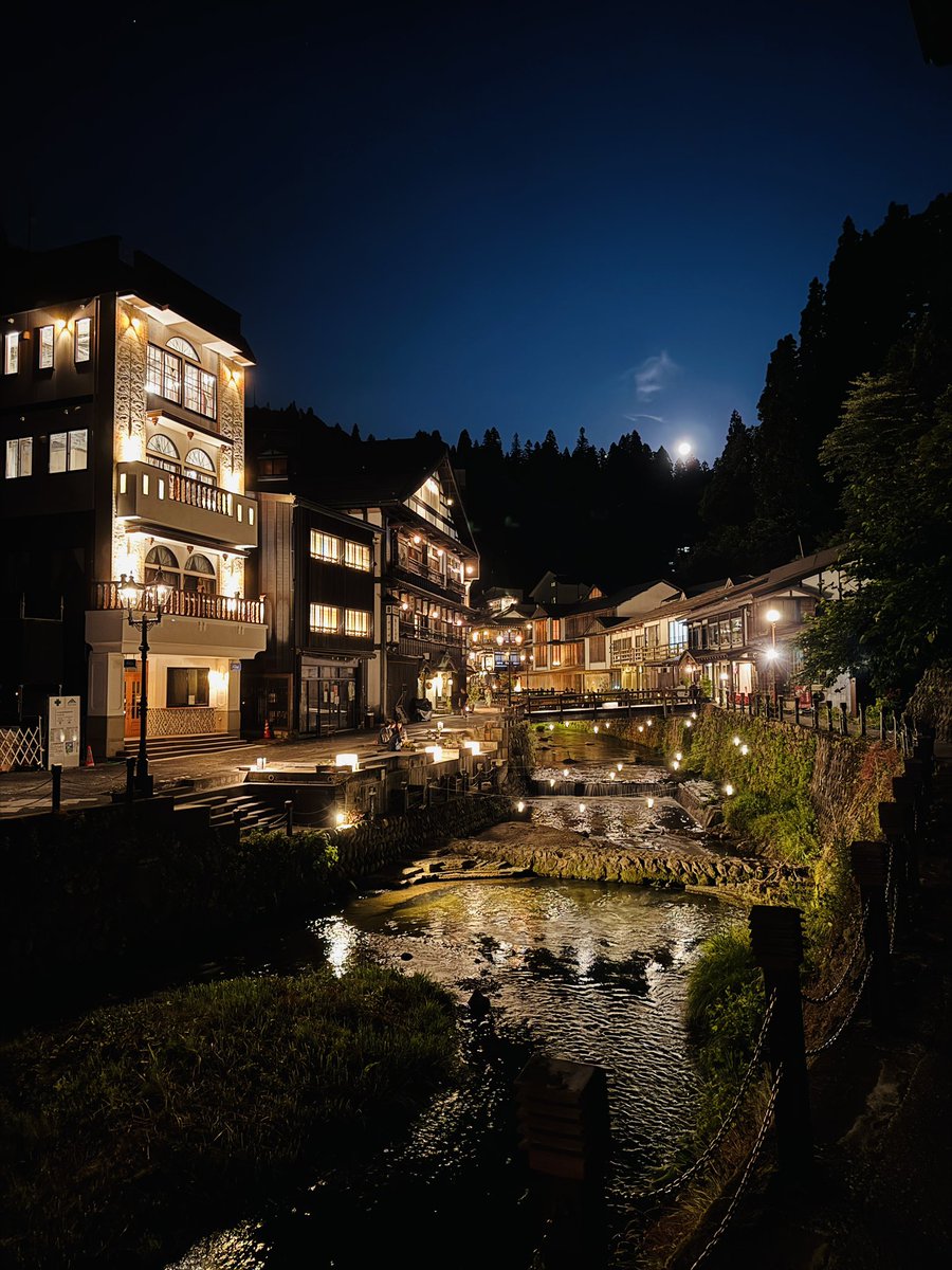 taki_v35's tweet photo. 初めて銀山温泉来た

平日の銀山温泉人少なくて神じゃない？

エモすぎてチルすぎてやーーばいわここ、

一生ボーーっとしてられる https://t.co/7bmkdVn925