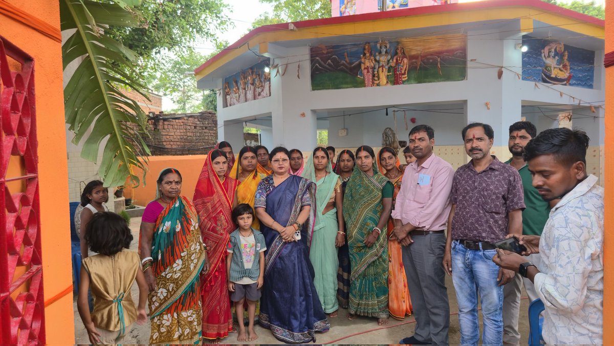 Babitagomia's tweet photo. आज पेटरवार प्रखंड अंतर्गत भेलवाटांड़ में आयोजित हरि कीर्तन कार्यक्रम में सम्मिलित होकर आशीर्वाद प्राप्त किया। इस अवसर पर क्षेत्रवासियों के सुख, शांति, समृद्धि एवं खुशहाली की मंगलकामना की।
@YogendraGomia
#JMM #jharkhand #bokaro #Gomia https://t.co/tZneRl06wK