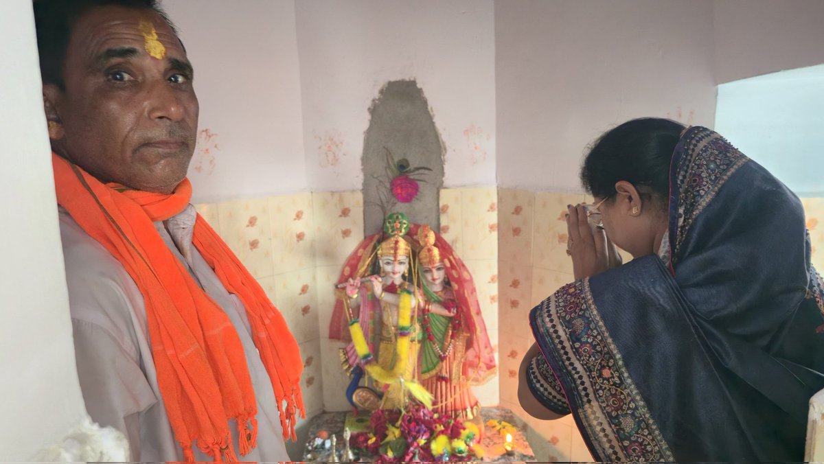 Babitagomia's tweet photo. आज पेटरवार प्रखंड अंतर्गत भेलवाटांड़ में आयोजित हरि कीर्तन कार्यक्रम में सम्मिलित होकर आशीर्वाद प्राप्त किया। इस अवसर पर क्षेत्रवासियों के सुख, शांति, समृद्धि एवं खुशहाली की मंगलकामना की।
@YogendraGomia
#JMM #jharkhand #bokaro #Gomia https://t.co/tZneRl06wK