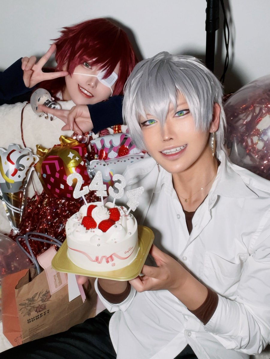 Amu_ois's tweet photo. 週末に好きなコスしよう会してきた！
私のお誕生日も祝ってもらえて嬉しいし一緒にibのお祝い用も撮った！写真フォルダがcute！
Cosplay 🌈🕒 ｜ 🗝💸  💧 🍱🦖 https://t.co/B8Ci85gDEY