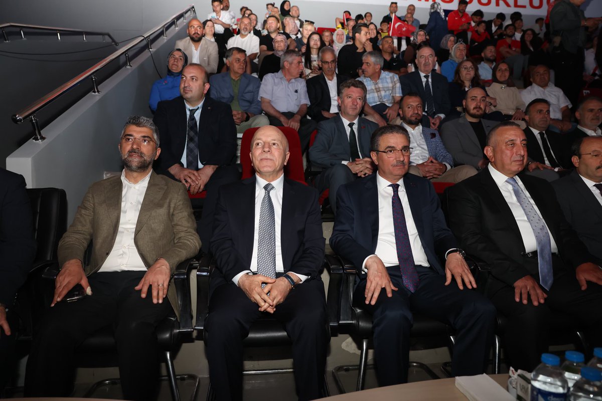 mehmetsekmen's tweet photo. Erzurum Gençlik ve Spor İl Müdürlüğümüz tarafından düzenlenen Yaz Spor Okulları Açılış Programı’na katıldık.

Geleceğimizin teminatı olan çocuklarımızın ve gençlerimizin sporla büyümesi, sağlıklı bireyler olarak yetişmesi ve milli-manevi değerlerle donanması en büyük arzumuz. 

Gençliğe ve spora yapılan her yatırımın geleceğimize yapılan yatırım olduğuna inanıyor, bu doğrultuda çalışmalarımıza kararlılıkla devam ediyoruz.

Yaz Spor Okulları’nın tüm evlatlarımıza verimli, sağlıklı ve başarılı bir yaz dönemi kazandırmasını temenni ediyorum.