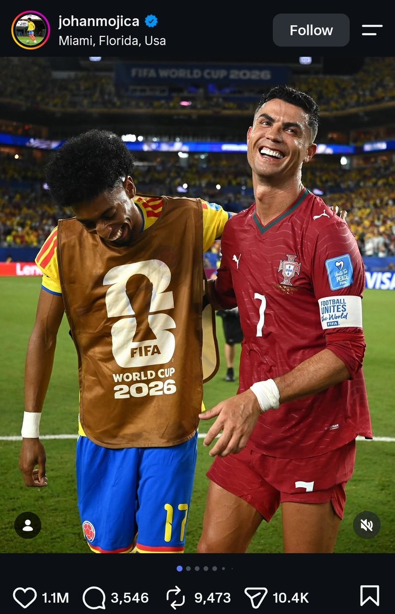 _01Legion's tweet photo. 🚨📲 Colombian player, Johan Mojica on Instagram. 

How did he manage to make Cristiano laugh this way? 😃 https://t.co/KjDAyR2Gpg