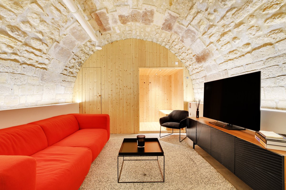 lavie_maison's tweet photo. While Paris is melting under the summer heat… imagine stepping into your own private sauna, followed by a cold shower ✨

#Paris #Sauna #WellnessStay #LuxuryApartment #ParisGetaway https://t.co/MN7uEU4a2z