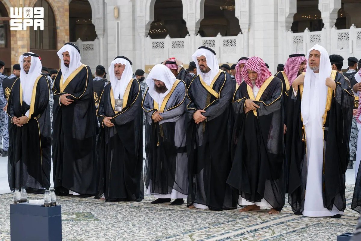 News_Ejazah's tweet photo. نيابة عن #خادم_الحرمين_الشريفين..
نائب أمير منطقة مكة المكرمة يتشرف بغسل الكعبة المشرفة من الداخل بماء زمزم المخلوط بماء الورد وأجود أنواع العود.

- https://t.co/y4NEGKpfS1