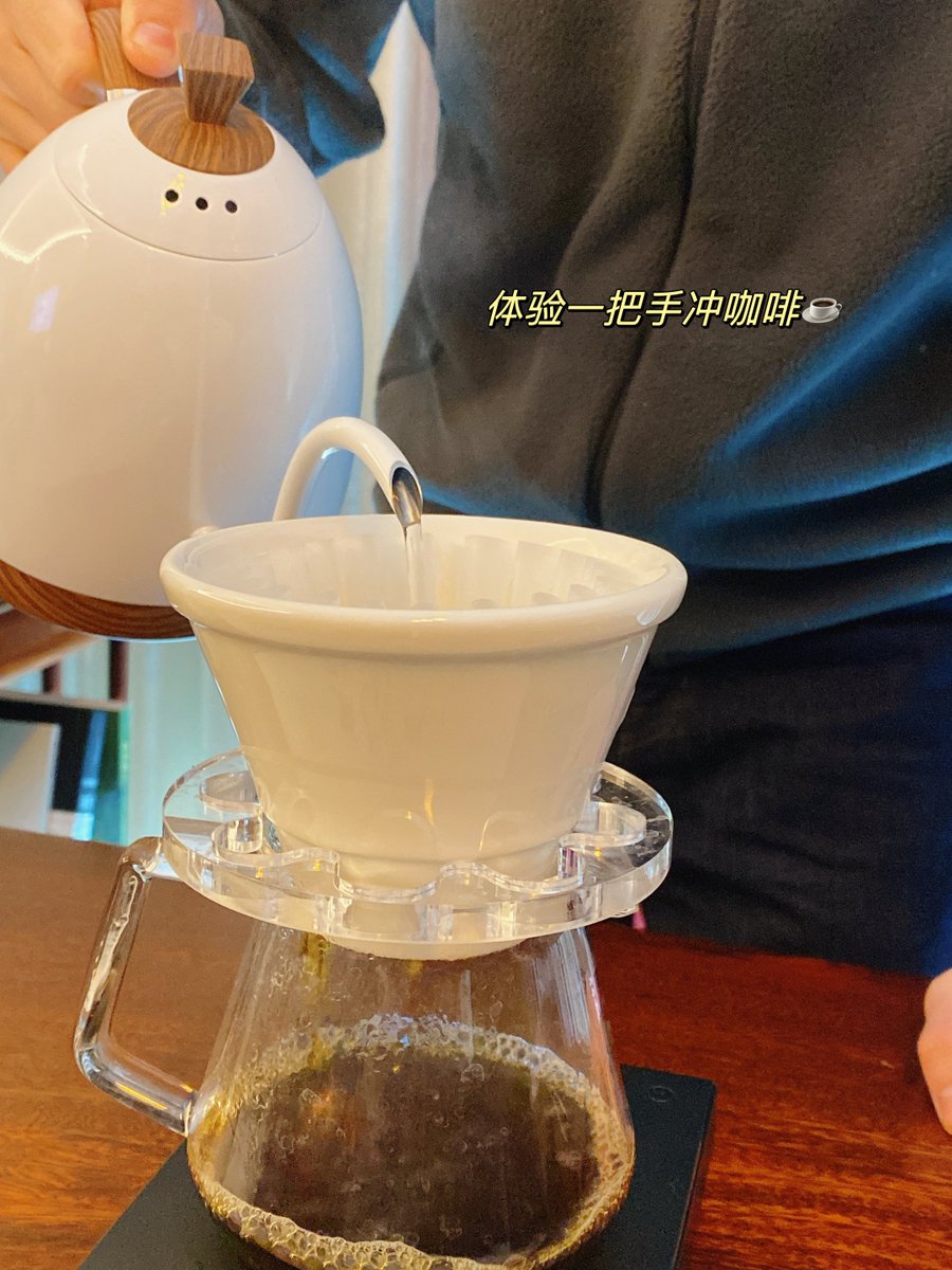 ks1104ing's tweet photo. Just tried this new portable iced coffee brewer – cold, smooth, and ready in 2 mins without any bitter aftertaste! Game-changer for my morning commute ， https://t.co/TY2JTse9hq