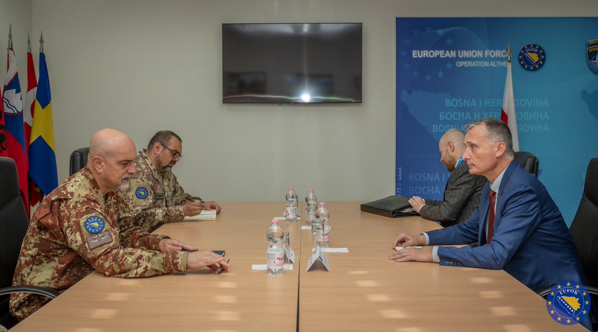 euforbih's tweet photo. COM EUFOR MG Fronda met with Mr Marcin Czapliński 🇵🇱 Head of Mission to BiH to reaffirm the strong partnership between EUFOR &amp; Poland. He thanked the Embassy for its support and praised the professionalism and dedication of 🇵🇱 soldiers serving in #OpALTHEA
https://t.co/AhhXPG66bL https://t.co/eDZLQVsvb1