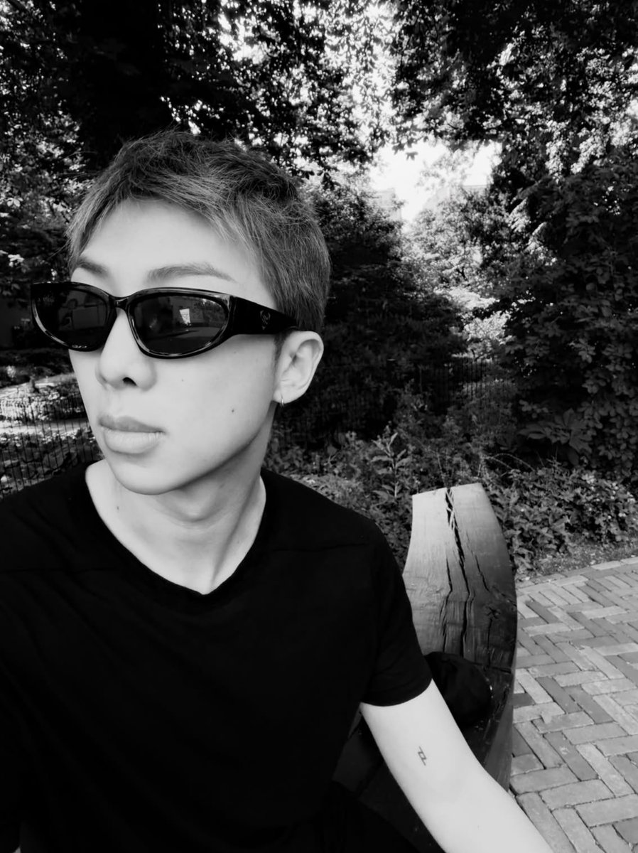 bblackjin's tweet photo. ป๋ารูปนี้เท่ชิบบบบบ มีเห็นรอยสักเล็กๆด้วย🥺🥺🥺 https://t.co/9YoXfU0kfA