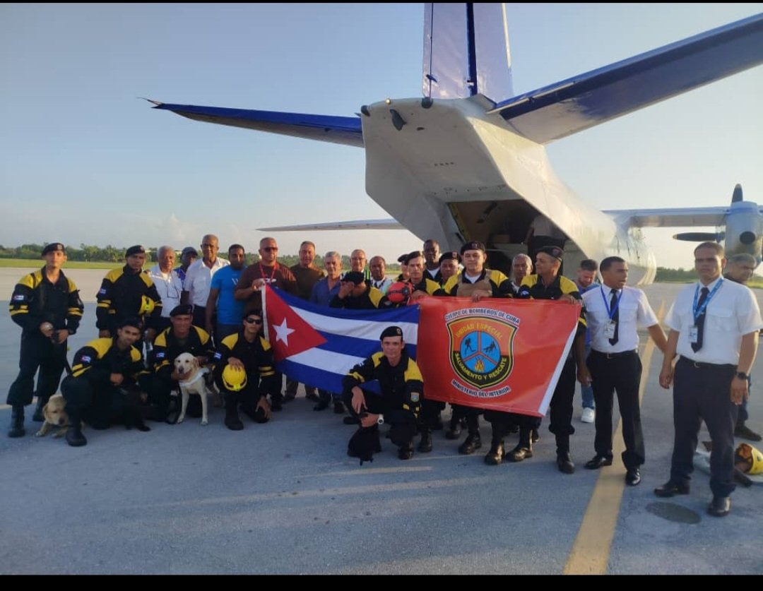AlexanderO7663's tweet photo. La llegada a #Venezuela de un grupo de rescatistas cubanos para apoyar en la búsqueda de personas atrapadas y apoyar a nuestra brigada médica.#GuerrerosDelAlba https://t.co/UL0BEqR0c1