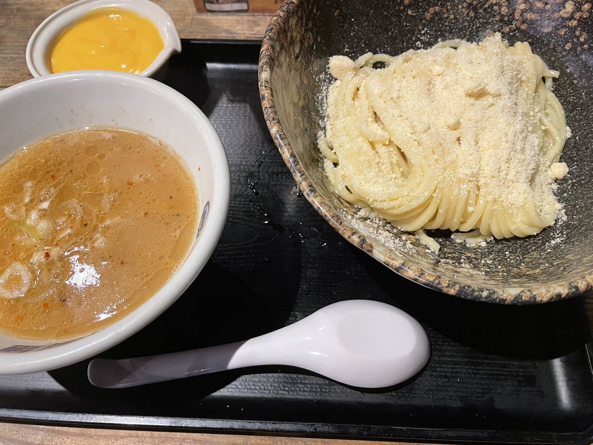 itkrbsm's tweet photo. この時間に罪深いものを食べた気がします🪬
ダブルチーズつけ麺 https://t.co/vCwgaqW5PU