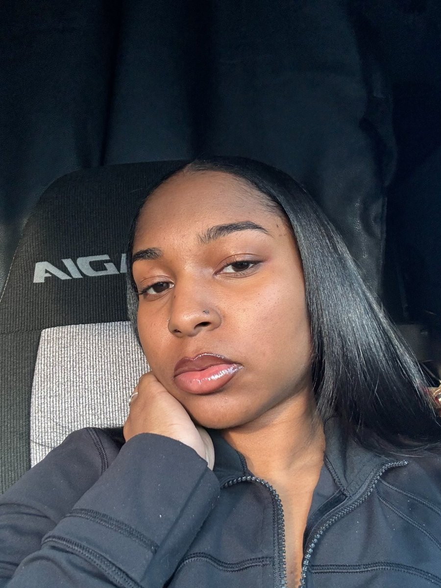 naszishania's tweet photo. i've been raw dogging..no lashes and natural hair😍 https://t.co/BNWQhtA8uO