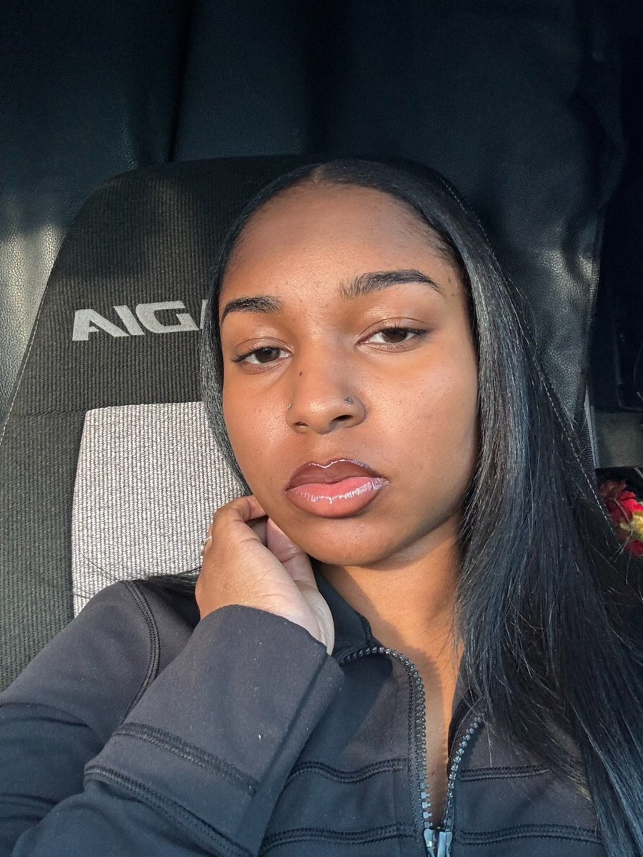 naszishania's tweet photo. i've been raw dogging..no lashes and natural hair😍 https://t.co/BNWQhtA8uO