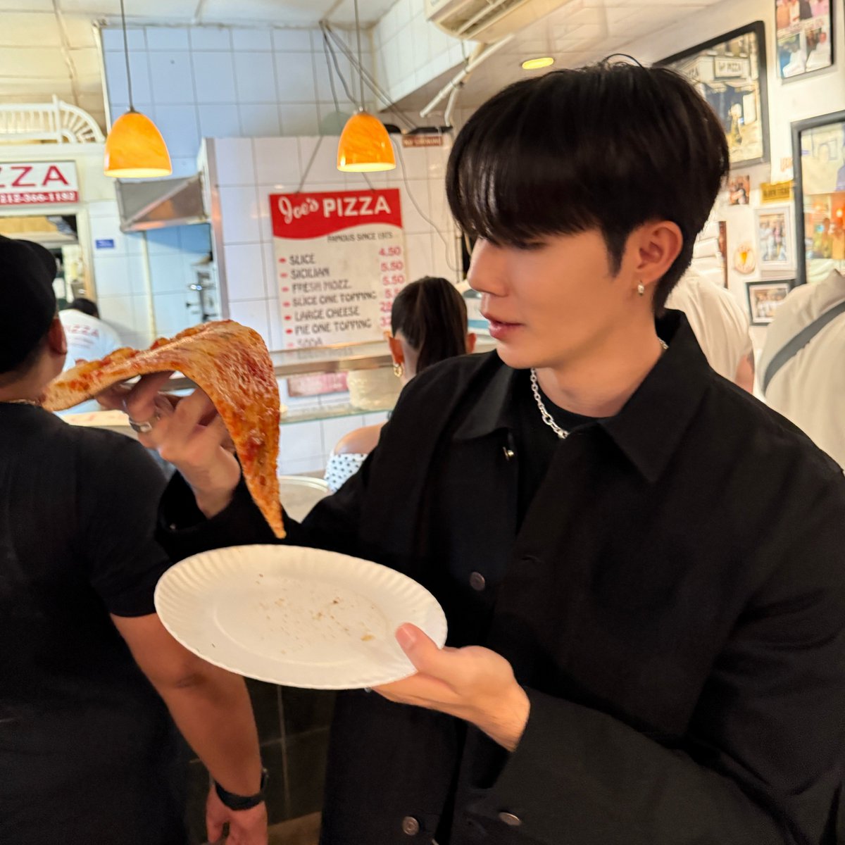sHXkkkk's tweet photo. พิซซ่าหล่อมากกก สมัยไปงานCOSนู่น ดาราดองรูปเก่งเหมือนกันนะ555555555555555 https://t.co/Qu7ZAJSn5J