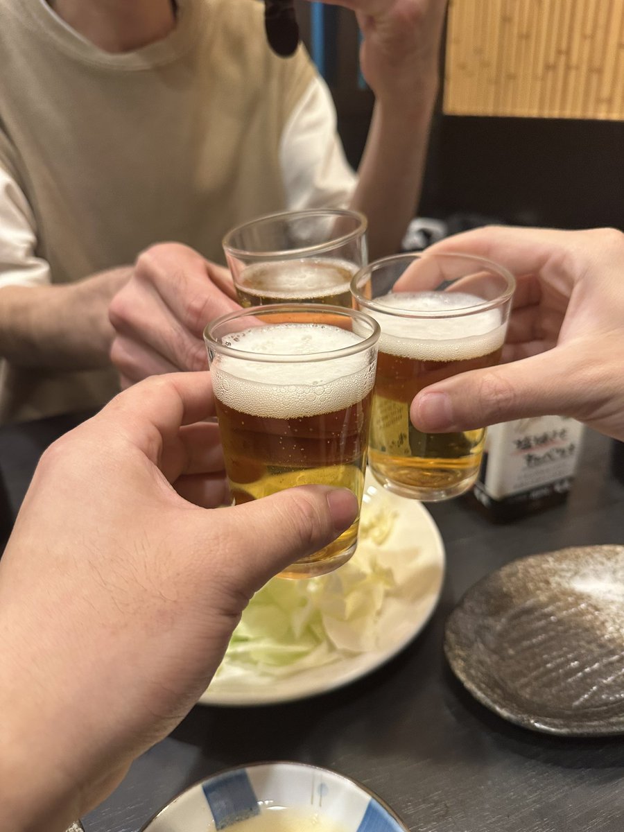 PreciousShogun's tweet photo. 飲み会とても楽しかったです🍻
もう一杯！もう1本！もう1軒！
by 瞳ララ https://t.co/9GCqdRJltM