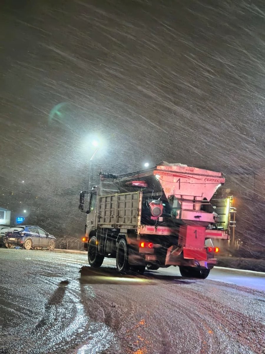 MandatosTDF's tweet photo. LA MUNICIPALIDAD DE USHUAIA CONTINÚA CON EL OPERATIVO INVIERNO TRAS LAS INTENSAS NEVADAS
NOTA COMPLETA ⬇️⬇️⬇️⬇️
https://t.co/mUen2InBa5 https://t.co/JmbEvEkW4i