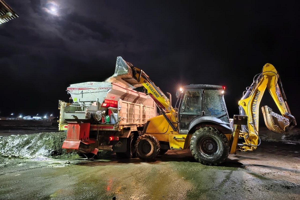 MandatosTDF's tweet photo. LA MUNICIPALIDAD DE USHUAIA CONTINÚA CON EL OPERATIVO INVIERNO TRAS LAS INTENSAS NEVADAS
NOTA COMPLETA ⬇️⬇️⬇️⬇️
https://t.co/mUen2InBa5 https://t.co/JmbEvEkW4i