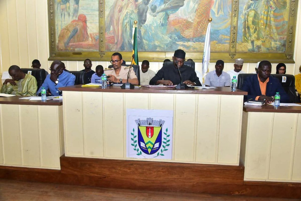 ViePubliqueSN's tweet photo. Après 1,05 milliard de FCFA dépensé en 2025, la Ville de Dakar prévoit une enveloppe de 1,7 milliard de FCFA pour les prises en charge médicales en 2026.

Le maire Abass Fall a demandé aux élus une réorganisation du système de prise en charge médicale, à travers l'organisation de journées de réflexion.

Source: Ville de Dakar