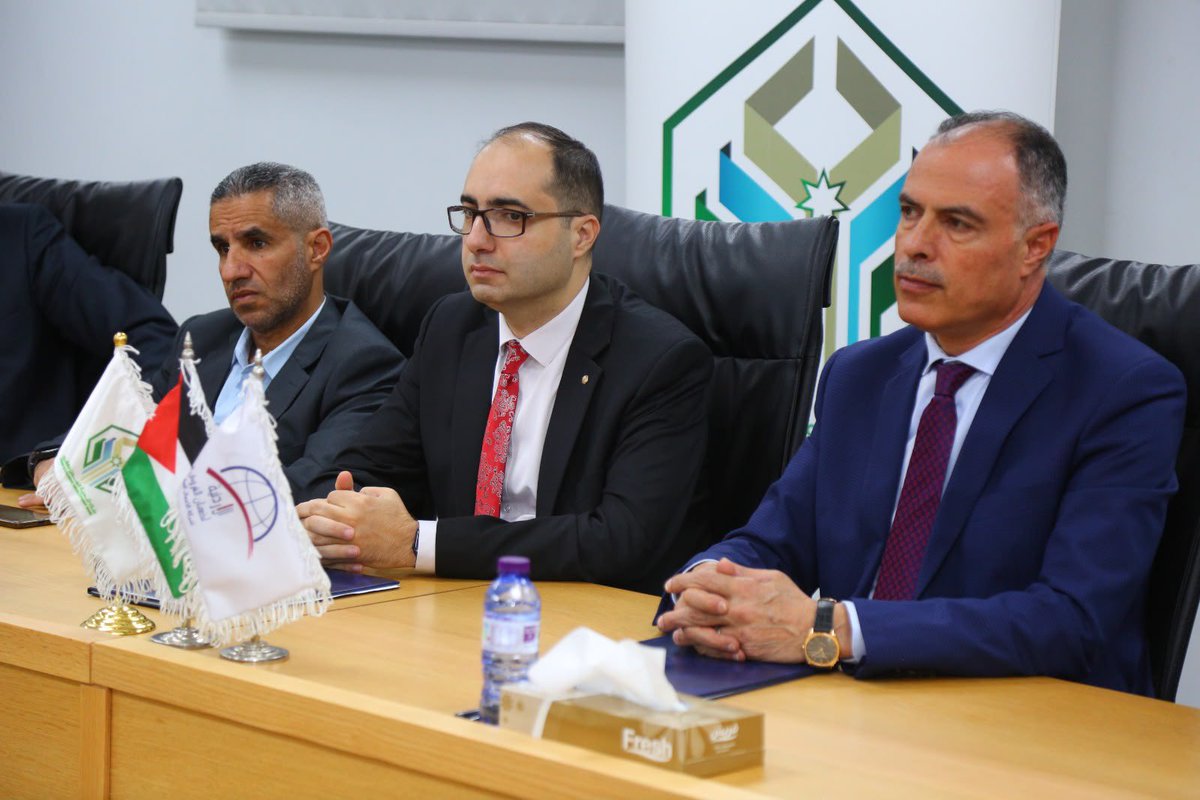 cvdbjo's tweet photo. مذكرة تفاهم بين "ضمان القروض" وبنك تنمية المدن والقرى لتعزيز التمويل التنموي

https://t.co/TUYsS3jdX3 https://t.co/j4vR49GLdS