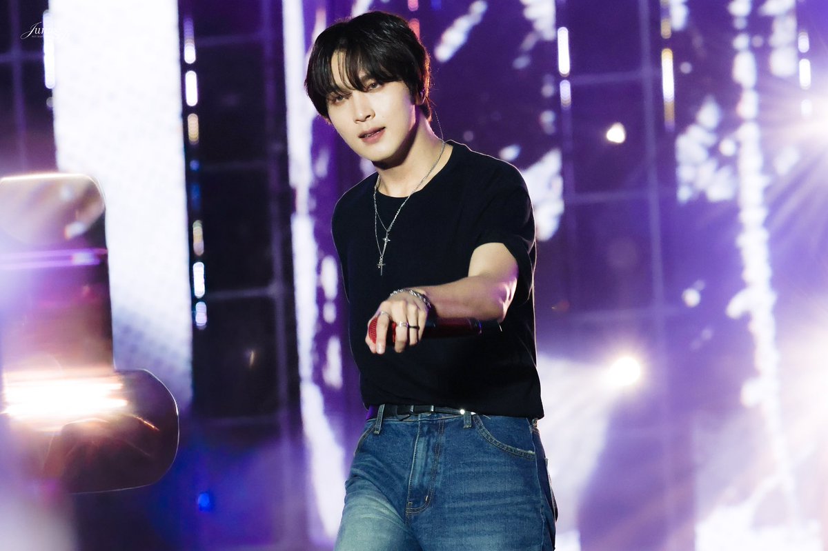 hyeokfs's tweet photo. so breathtakingly beautiful https://t.co/MicroYpNbt