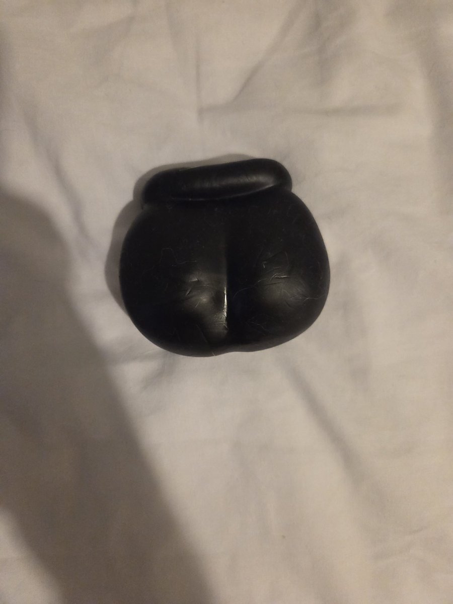 Perreteb's tweet photo. Me he comprado esto y necesito saber cómo  meter los huevos dentro. No hay manera https://t.co/24e0M0FpId
